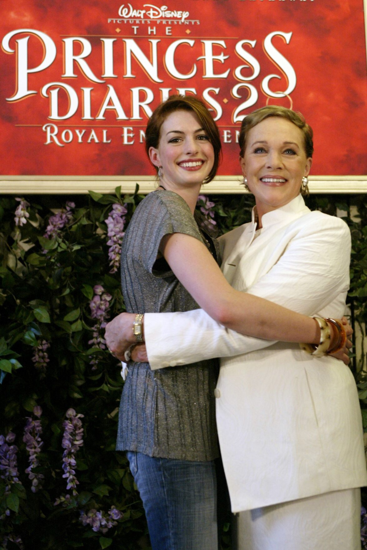 2004: Julie Andrews and Anne Hathaway at "The Princess Diaries II" world premiere